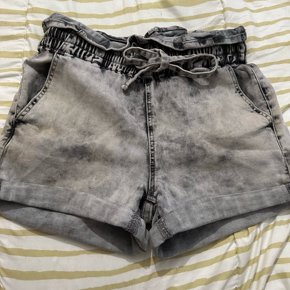 White Washed Shorts❤️